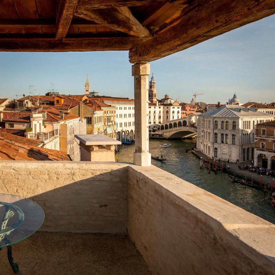 King Room Terrace Grand Canal Rialto bridge view